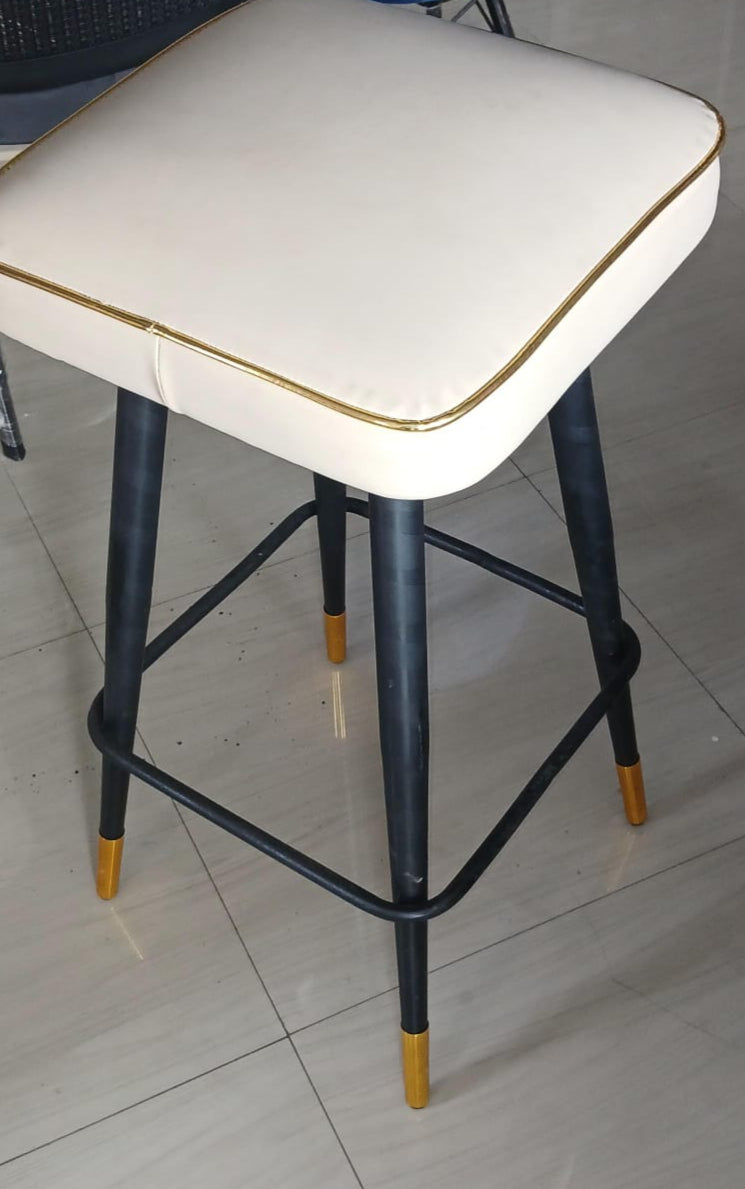ACCENTS BAR STOOL
