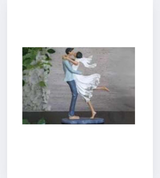 KISSING COUPLE