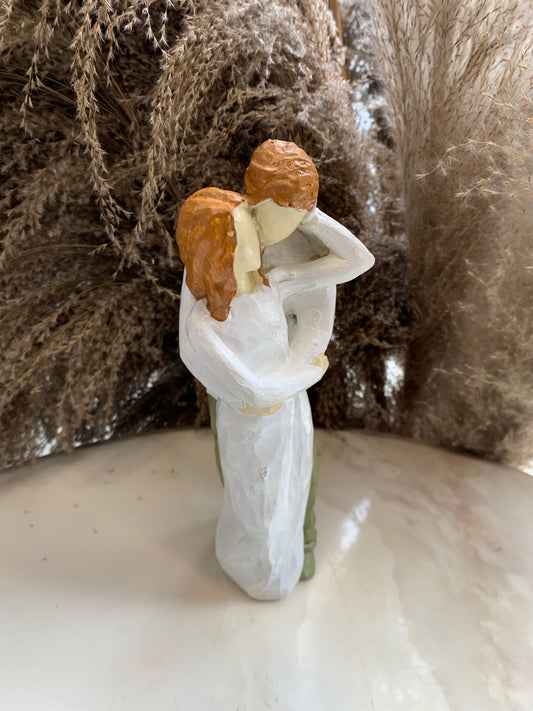 STANDING COUPLE