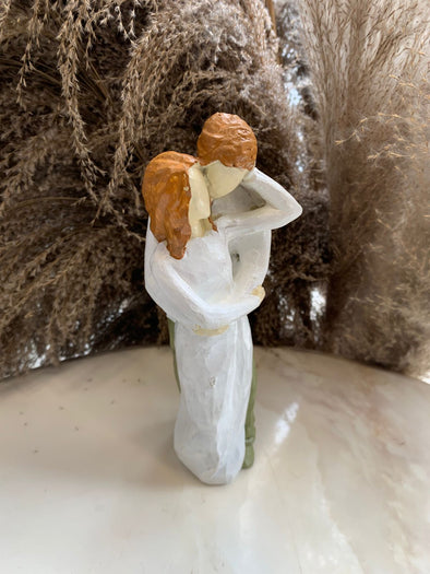 STANDING COUPLE