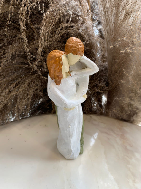STANDING COUPLE